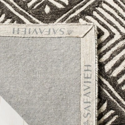 Roberta Geometric Tufted Accent Rug - Safavieh 4 Roberta Geometric Tufted Accent Rug - Safavieh - Image 2