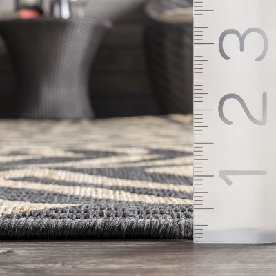 NuLOOM Jayne Geometric Diamond Indoor/Outdoor Area Rug 4 NuLOOM Jayne Geometric Diamond Indoor/Outdoor Area Rug - Image 2