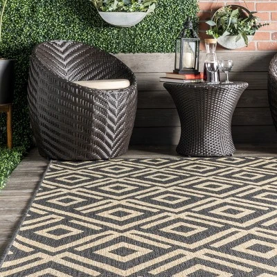 NuLOOM Jayne Geometric Diamond Indoor/Outdoor Area Rug 9 NuLOOM Jayne Geometric Diamond Indoor/Outdoor Area Rug - Image 7
