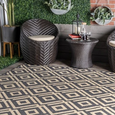 NuLOOM Jayne Geometric Diamond Indoor/Outdoor Area Rug 10 NuLOOM Jayne Geometric Diamond Indoor/Outdoor Area Rug - Image 8