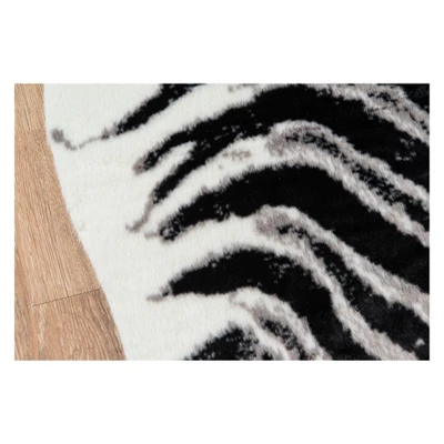 Acadia Zebra Acrylic And Area Rug - Erin Gates By Momeni 4 Acadia Zebra Acrylic And Area Rug - Erin Gates By Momeni - Image 2