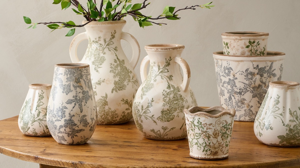 Safavieh Store -Safavieh Store distressed vase collection VN 1